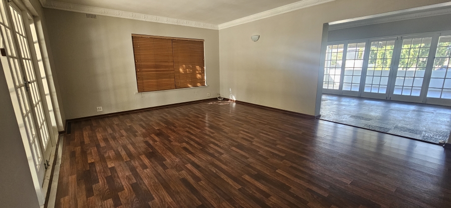 To Let 4 Bedroom Property for Rent in Lemoenkloof Western Cape